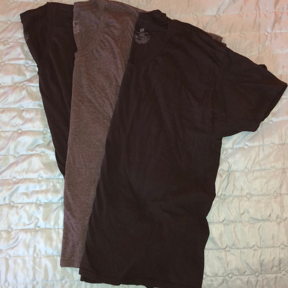 Three Hanes v-necks